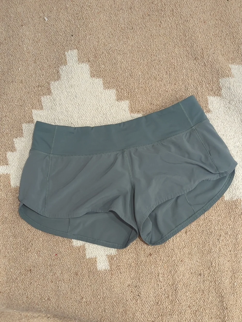 Lululemon π Speed Up Shorts π 6 - Picture 1 of 6